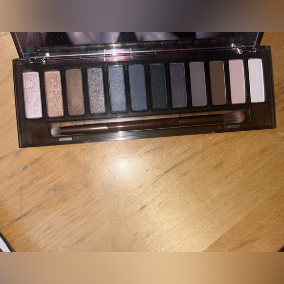 Naked Smoky by Urban Decay - Picture 3 of 4